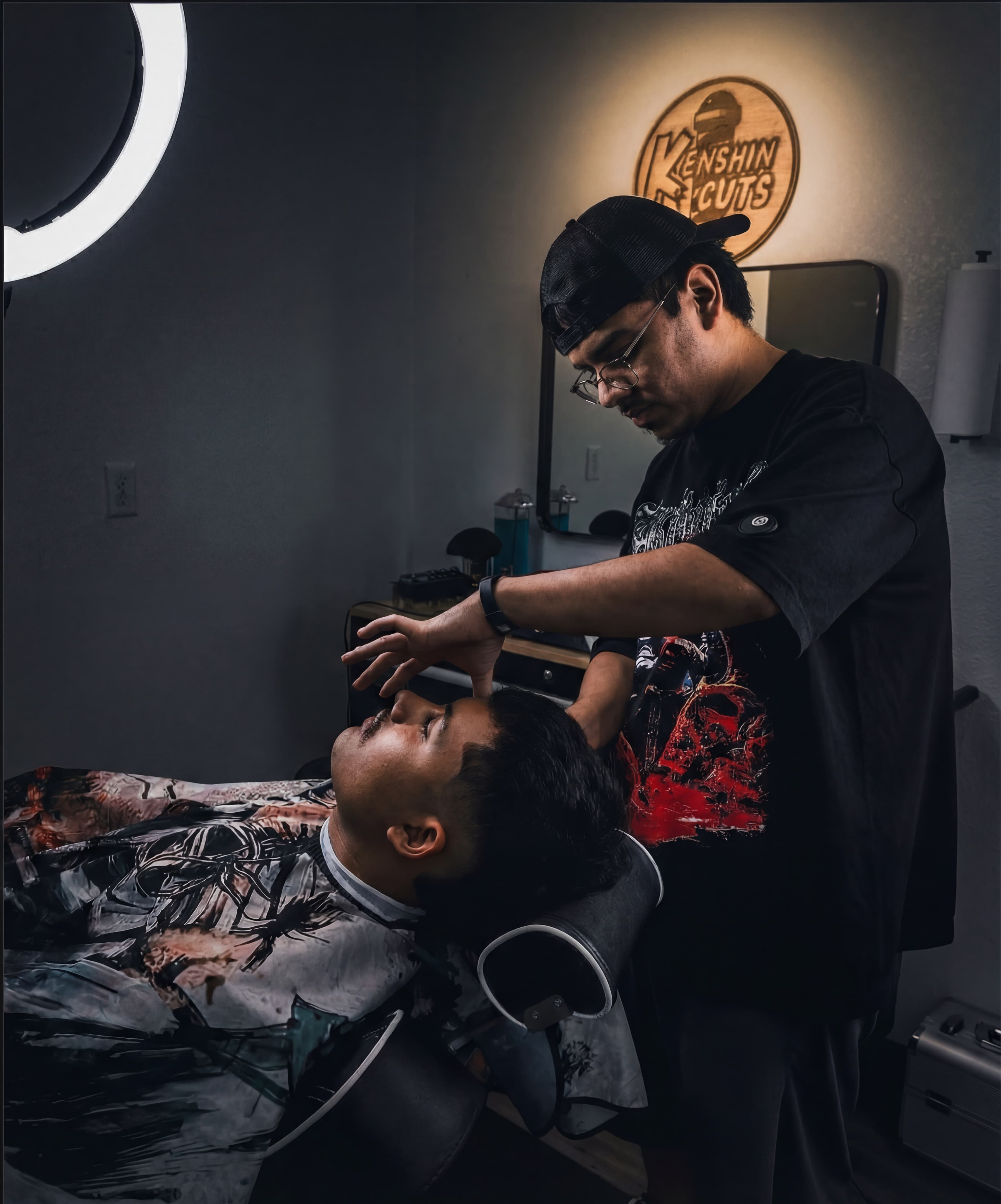 Kenshin Cuts head barber trimming a client